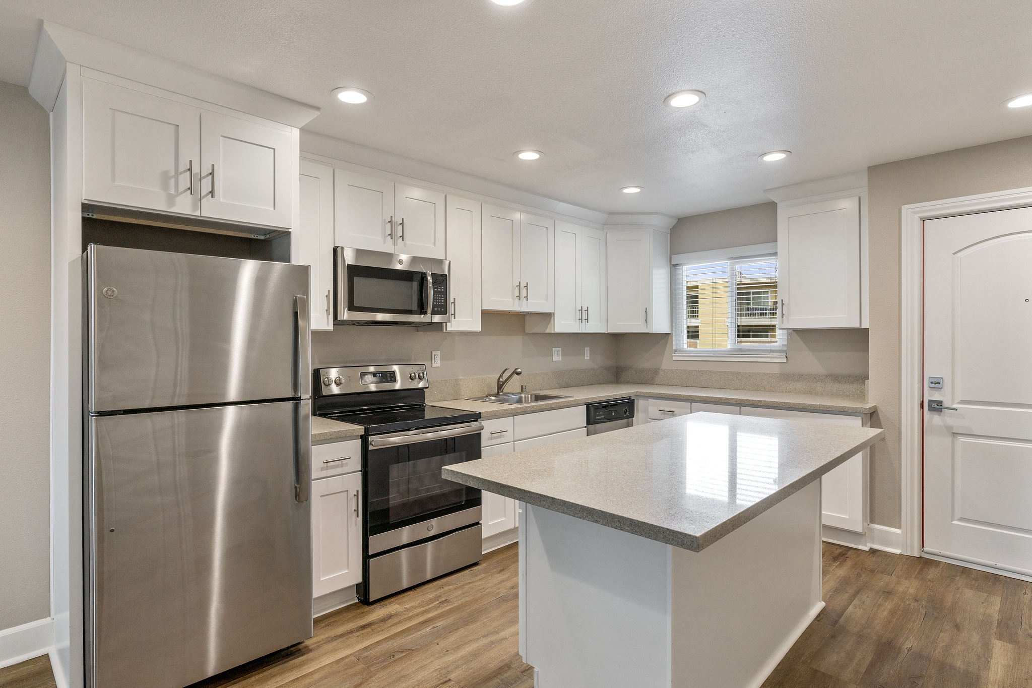 Pentagon Apartments photo 5